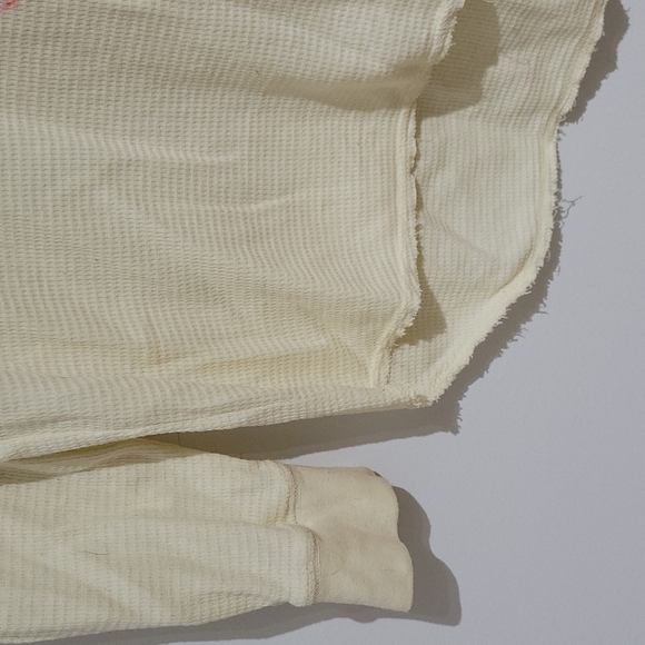 Thermal Graphic Tee - Picture 4 of 6